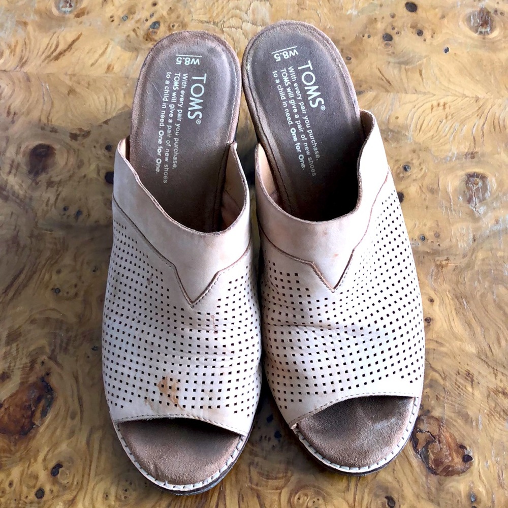 Mule sandals